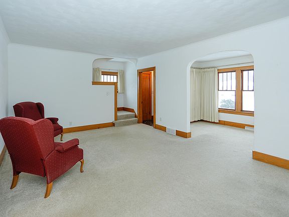 4th image of 1321 Sheridan Dr