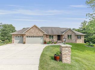 1237 Plateau Heights Ln, Green Bay, WI 54313
