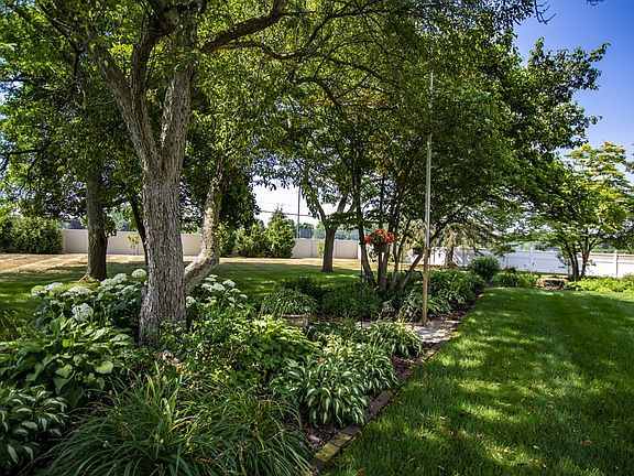 3rd image of 59338 Park Shore Dr