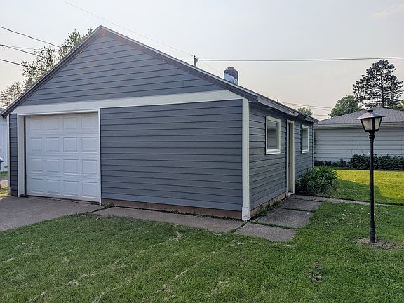 1+ car detached garage