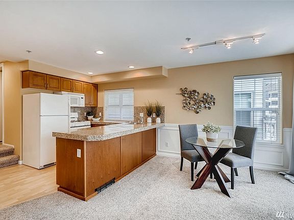 5th image of 2433 NW 59th St Unit 203