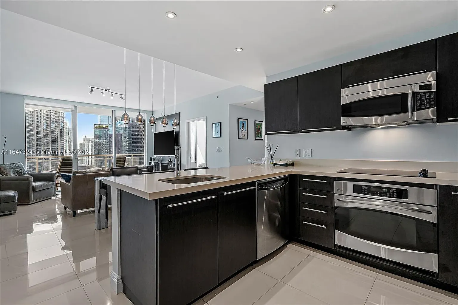 2 bed, 1093 sqft, $4,200 — Photo 1