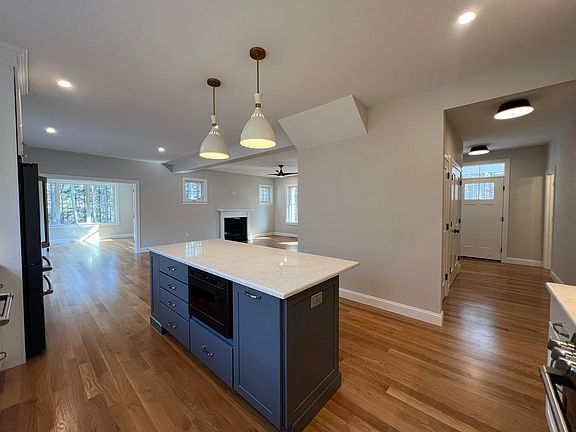 4th image of 18 Washburn Farm Lane #4