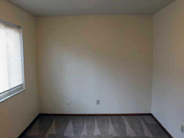 2415 Glenmawr Ave — Photo 4