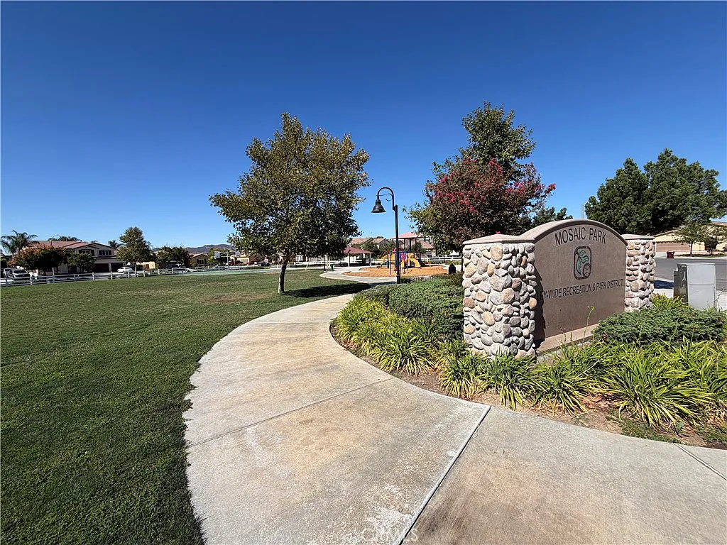 4 bed, 3.5 bath, 2805 sqft, $3,300 — Photo 4