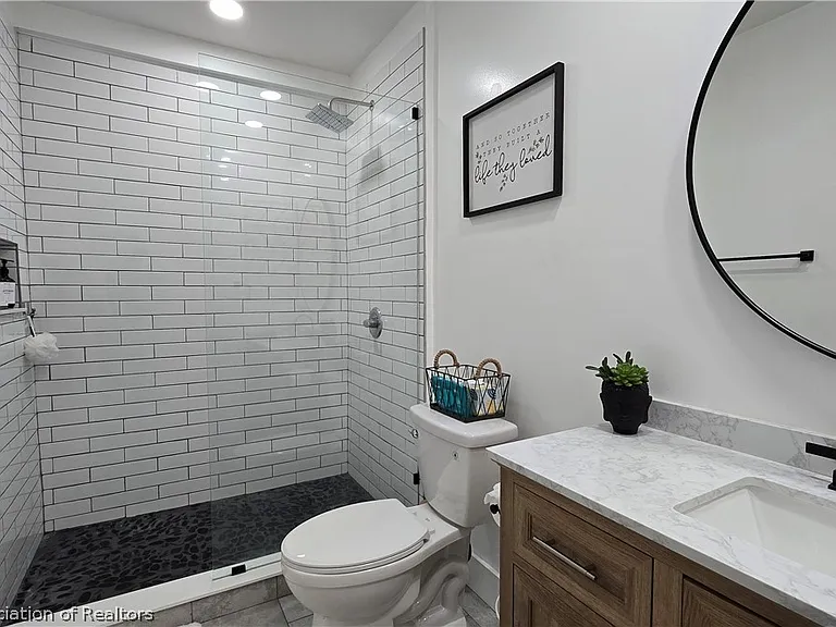 639 Killarney Dr — Photo 26