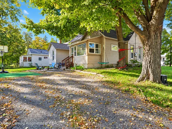 411 Mill St, Leslie, MI 49251