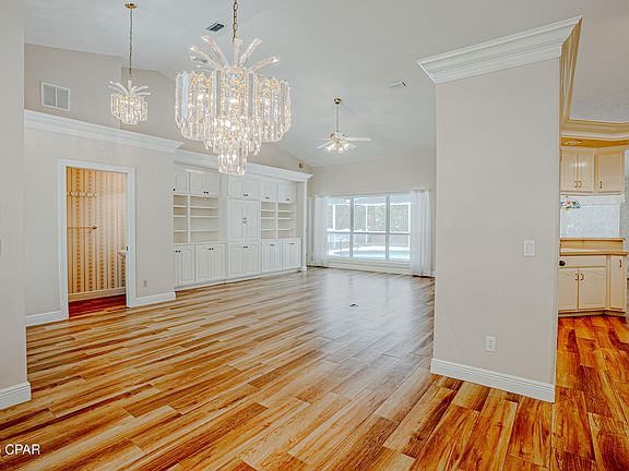 4th image of 120 N Glades Trl