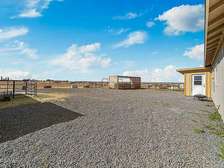 660 S Foothills Blvd — Photo 18