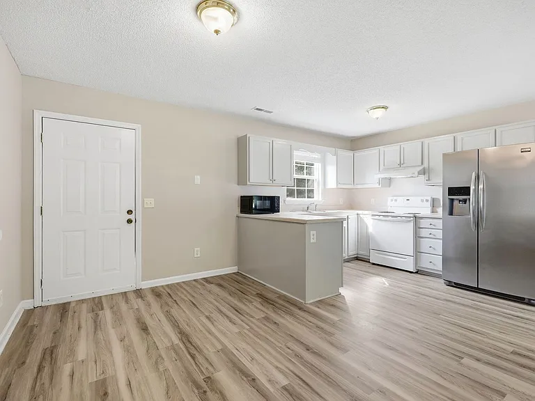 303 Louise Ave — Photo 6