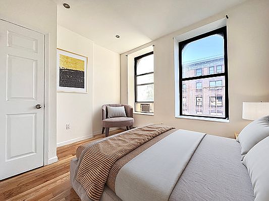 3rd image of 342 Manhattan Ave #5B