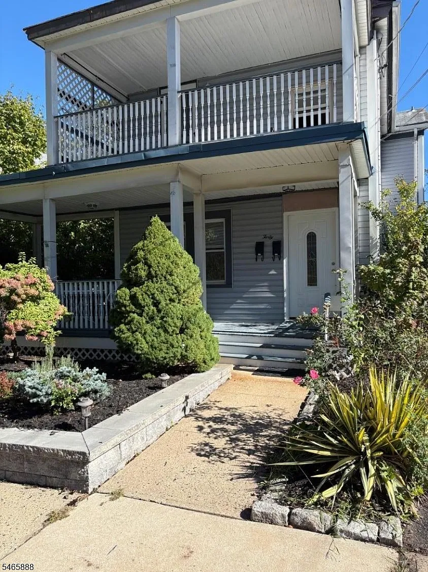 3 bed, 1.0 bath, $2,600 — Photo 1