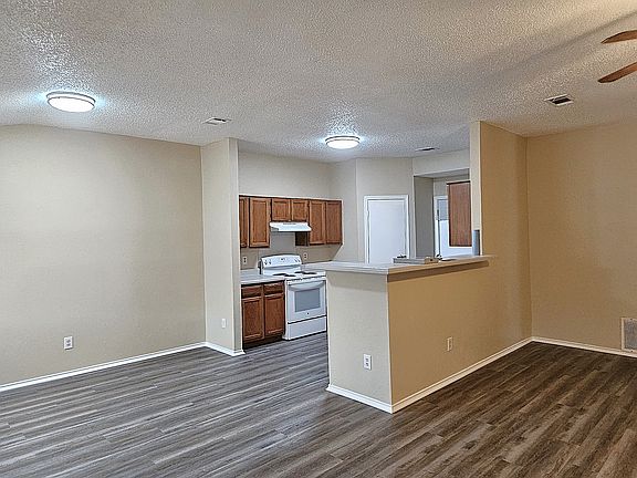 3rd image of 5105 White Rock Dr