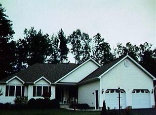 10 Four Leaf Manor Dr, Rexford, NY 12148