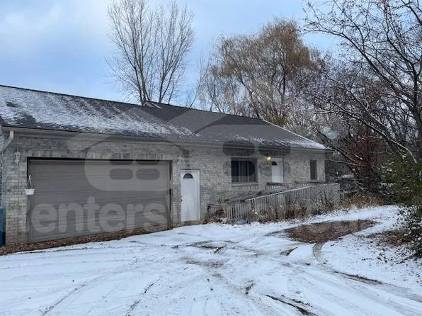 1177 Goose Lake Rd, Gem Lake, MN 55110