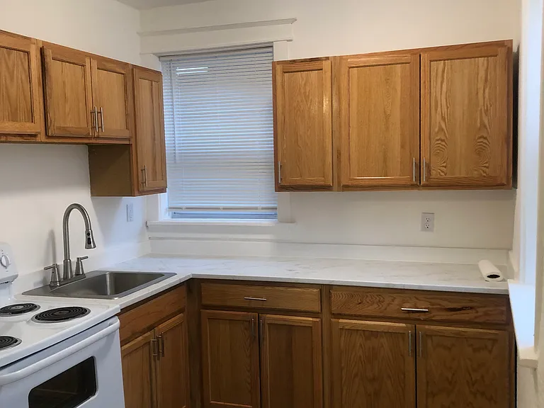 5235 Bancroft Ave — Photo 5