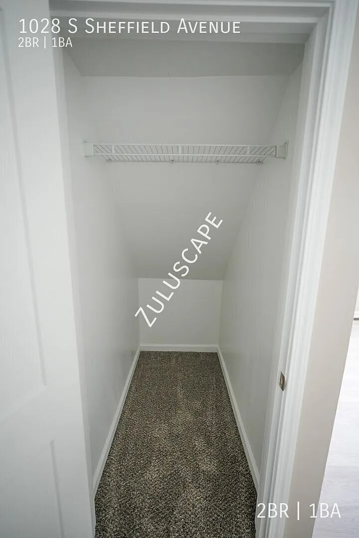 1028 N. Sheffield Ave. / 2 bed 1 bath Duplex — Photo 4