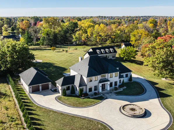 949 W 136th St, Carmel, IN 46032