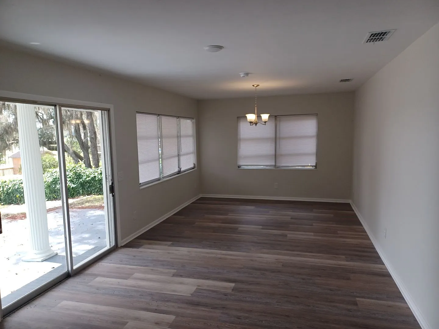 Beautiful 2 BR 1 BA Lakefront View Rental Home — Photo 3