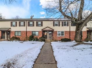 22 Kate Ln #211C, Metuchen, NJ