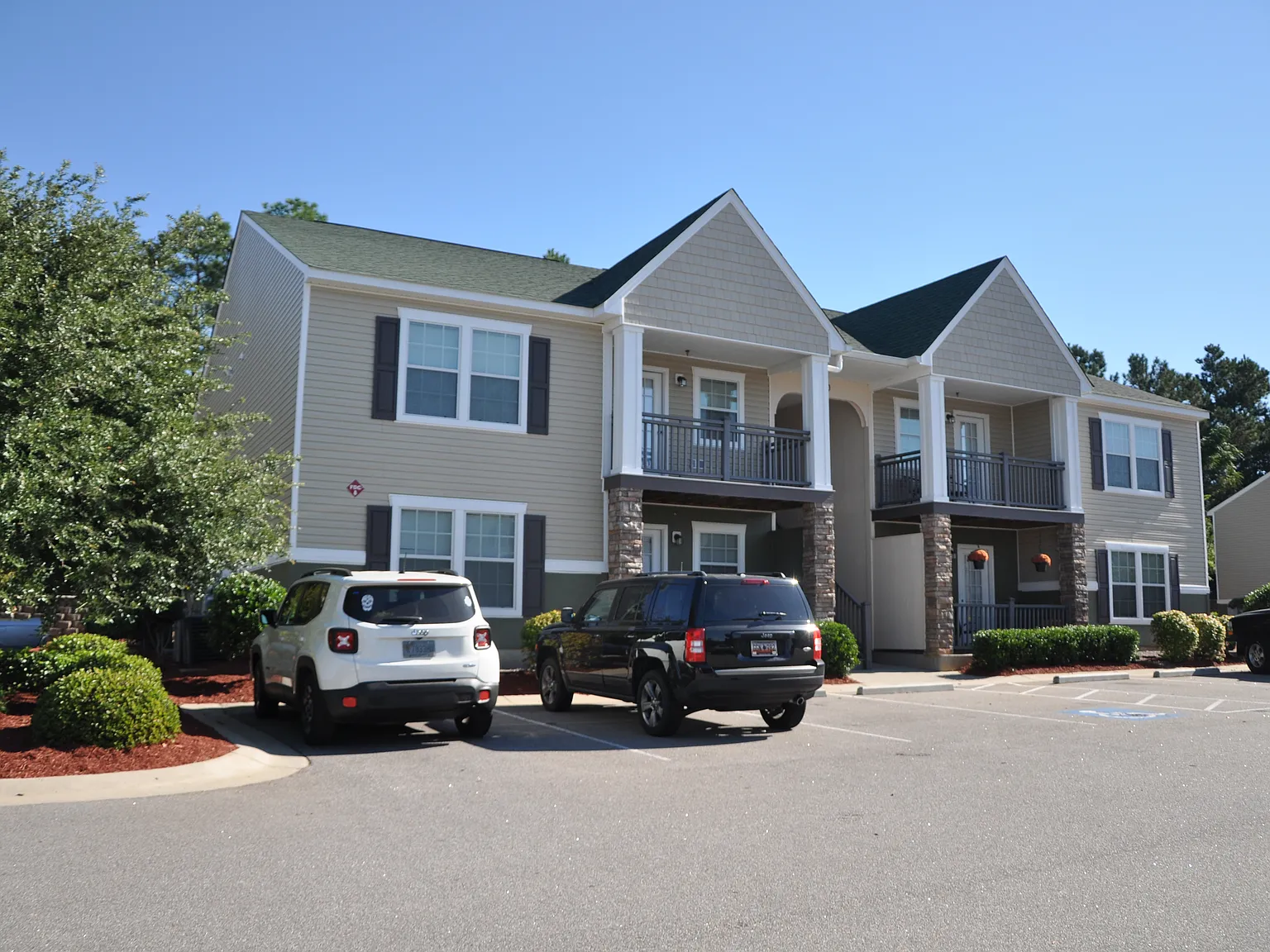 New London Apartments — Photo 4