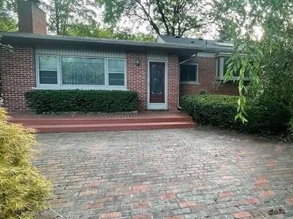 2nd image of 28374 Green Willow St