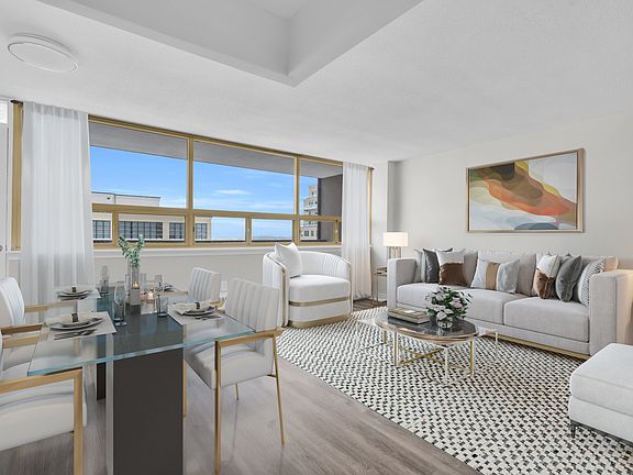 4th image of 221 Queen St S #1480945