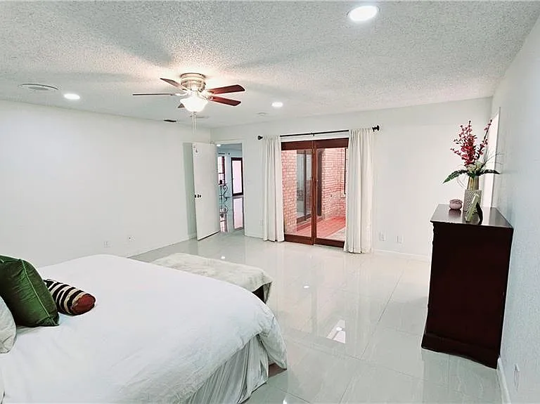 705 Kerry Ln — Photo 7