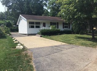 324 Oakwood Dr, Geneva, IL 60134