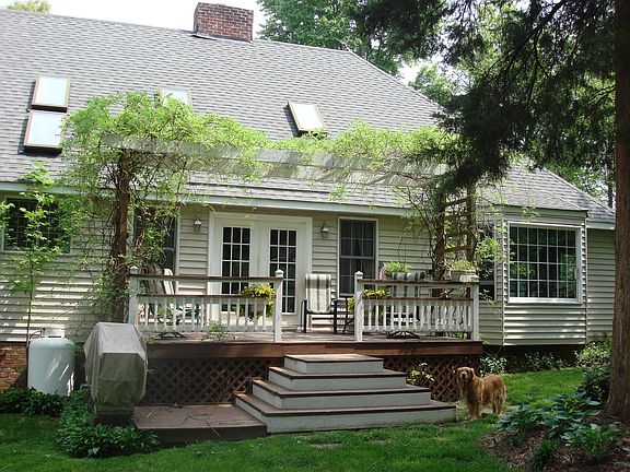 Back yard- deck with trellis