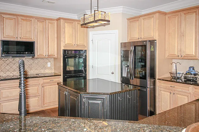 4 bed, 4.5 bath, 4200 sqft, $3,800 — Photo 4