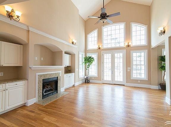3rd image of 3975 S Pointe Drive SE