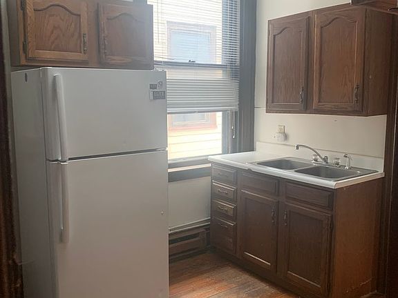 4th image of 17 W Market St APT 4B