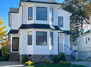 66 Graywood Rd #B, Pt Washington, NY 11050