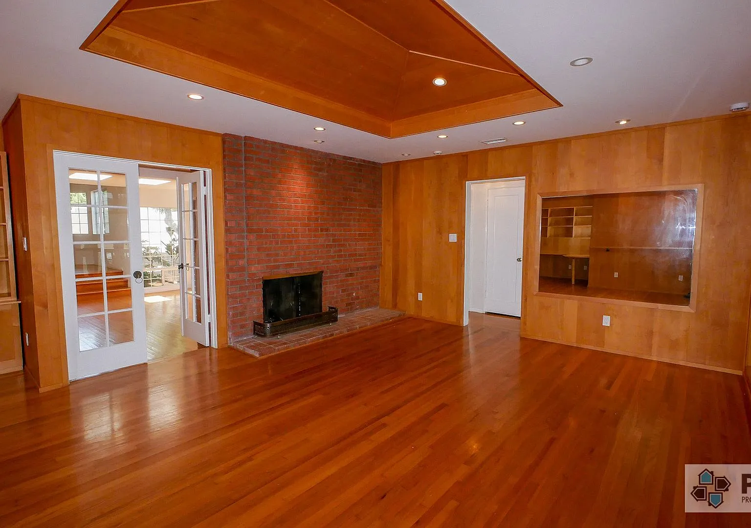 Charming 3-Bedroom Home with Character, Spacious Living Areas & 2-Car Garage — Photo 3