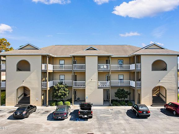 2nd image of 4102 Pinehurst Circle Apt 1i