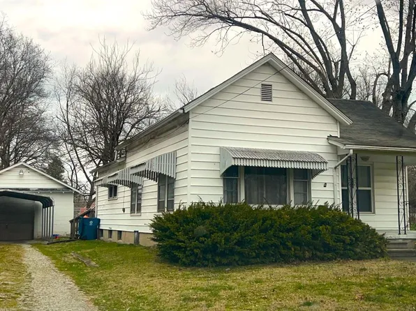 315 W Webster St, Benton, IL 62812