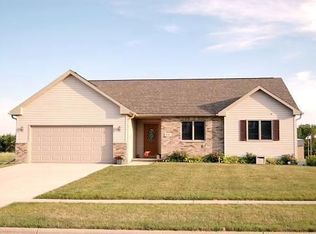 106 Cardinal Ln, Fall River, WI 53932
