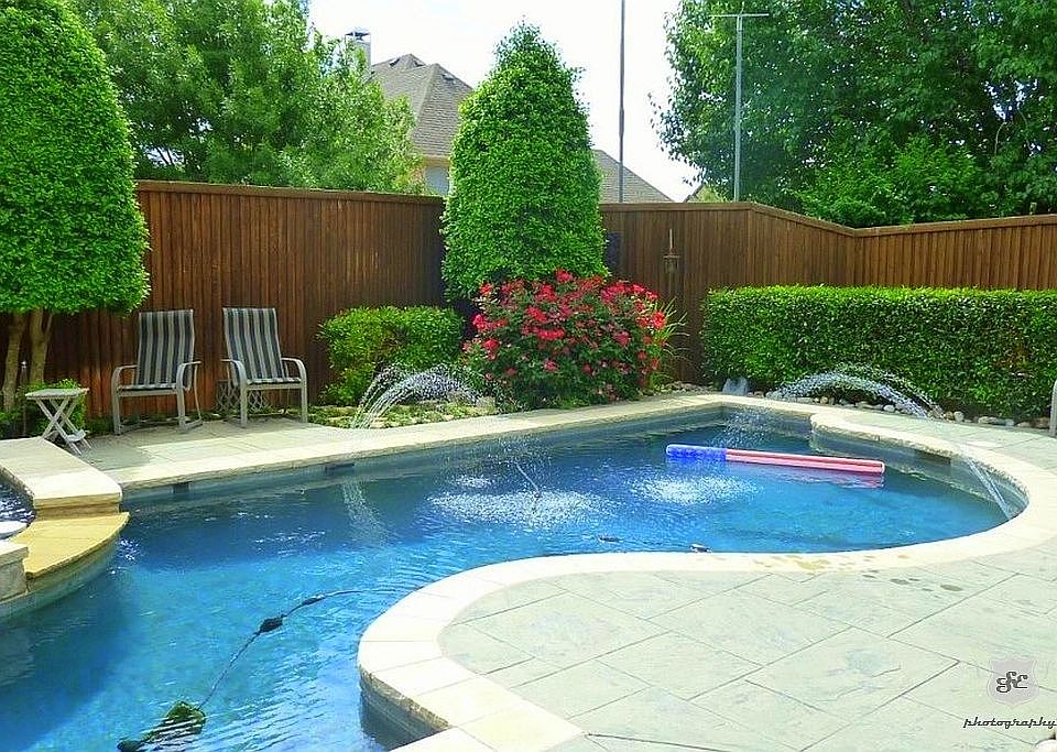 2nd image of 2712 Millwood Dr