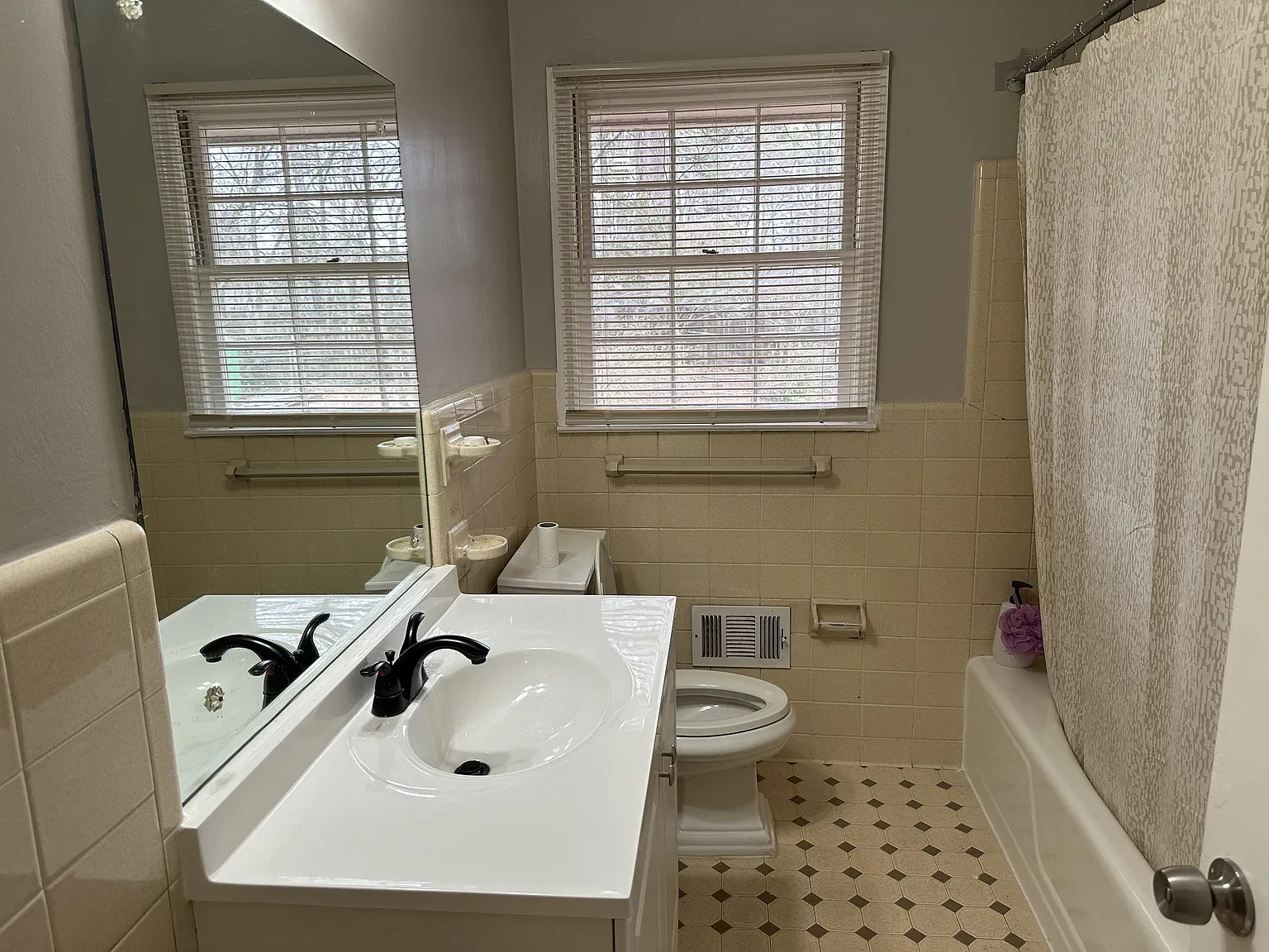 4 bed, 4.0 bath, 1500 sqft, $1,139 — Photo 4