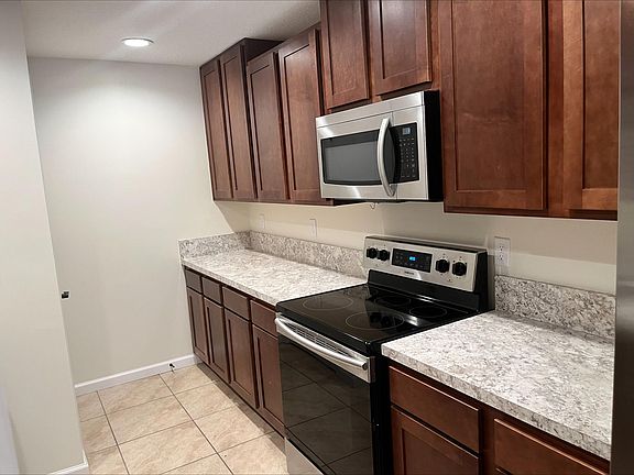 4th image of 806 Oak St #6