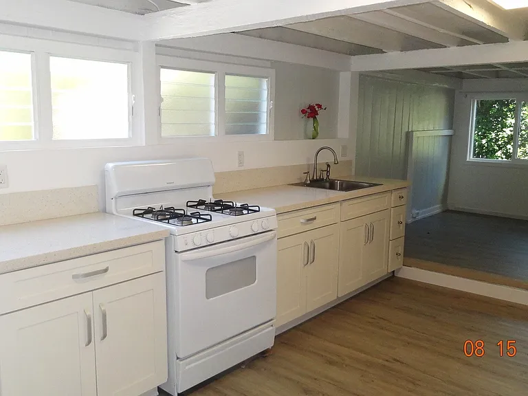 3124 Brokaw St — Photo 2