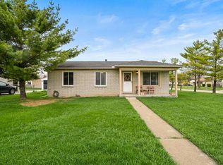 35583 Remington Dr, Sterling Heights, MI 48310