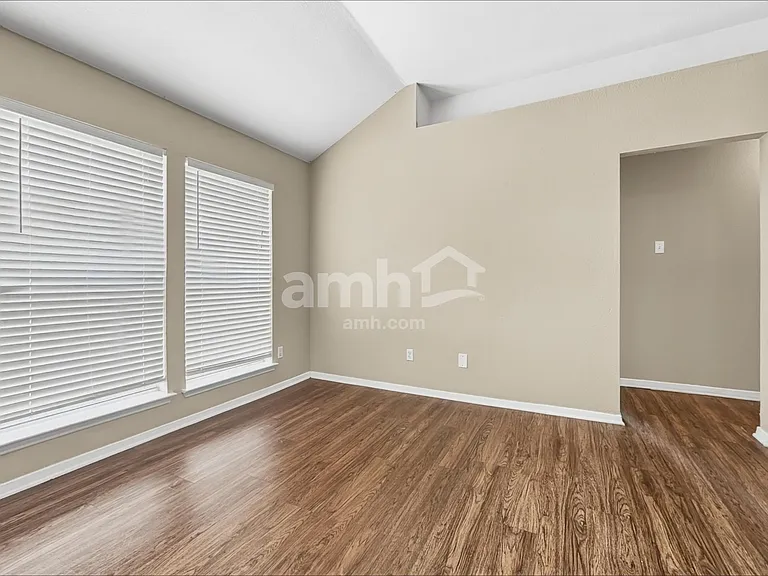 1325 Misty Dr — Photo 7