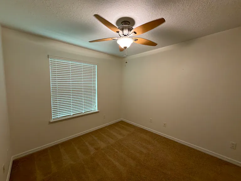 1036 Laurel Ridge Ln — Photo 16