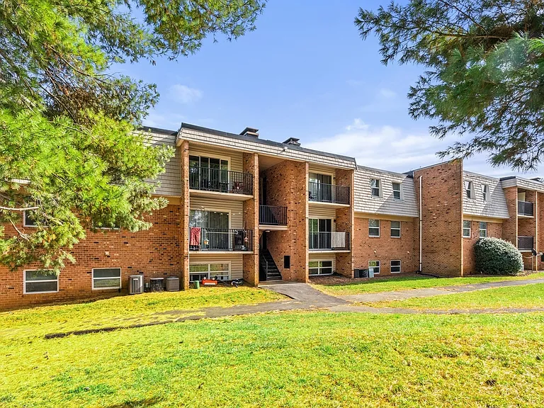 Spacious Green Lawns