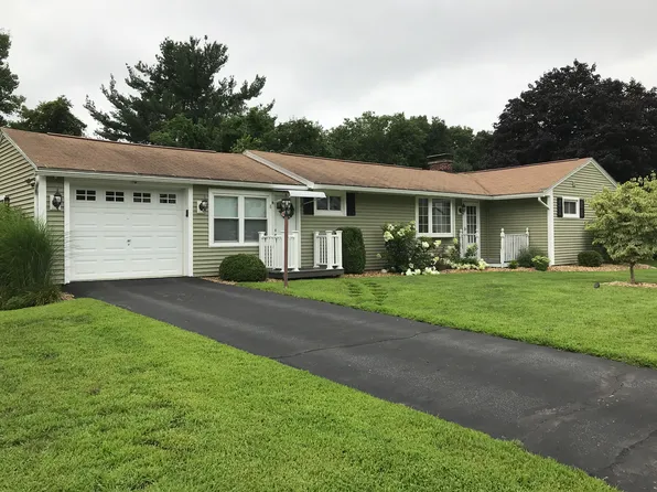 8 Morse Dr, Hooksett, NH 03106