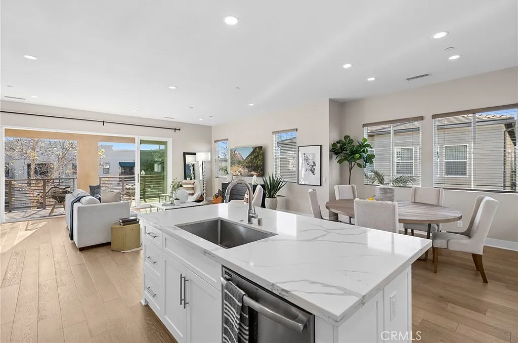 3 bed, 3.0 bath, 1963 sqft, $6,500 — Photo 1