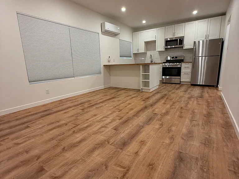1509 N Hollywood Way #B — Photo 5
