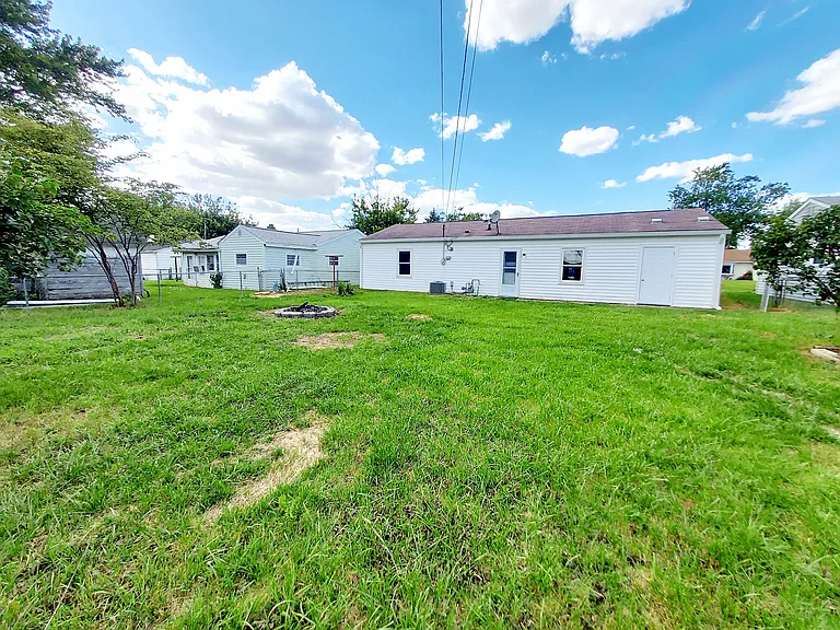 1100 E Sherman St — Photo 25